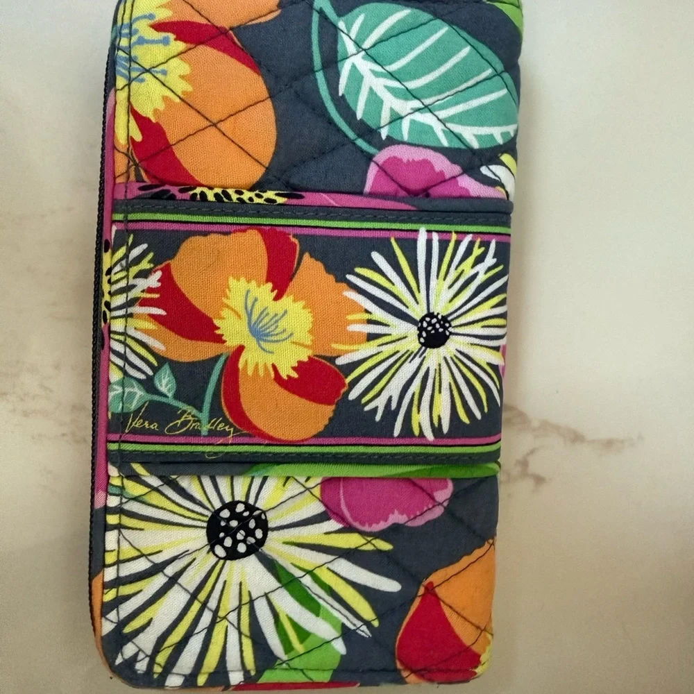 Vera Bradley Quilted Floral Zip Wallet in retired pattern Jazzy Blooms NWOT - Picture 4 of 7